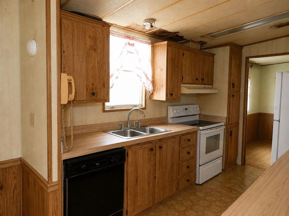 For Sale: $200,000 (3 beds, 2 baths, 1512 Square Feet)