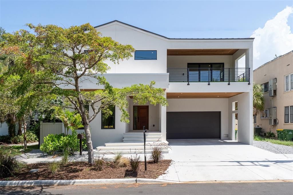 For Sale: $2,799,000 (5 beds, 4 baths, 3128 Square Feet)
