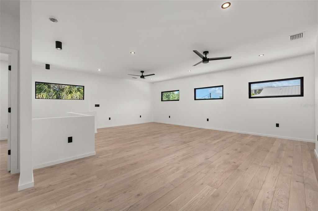 For Sale: $2,799,000 (5 beds, 4 baths, 3128 Square Feet)