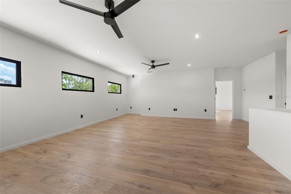 For Sale: $2,799,000 (5 beds, 4 baths, 3128 Square Feet)