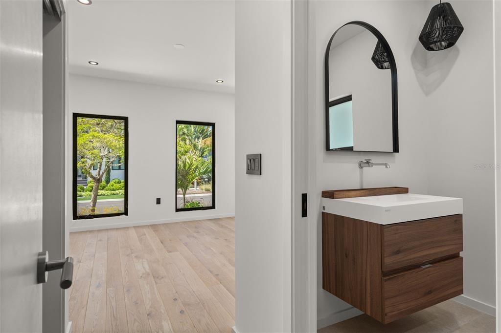 For Sale: $2,799,000 (5 beds, 4 baths, 3128 Square Feet)