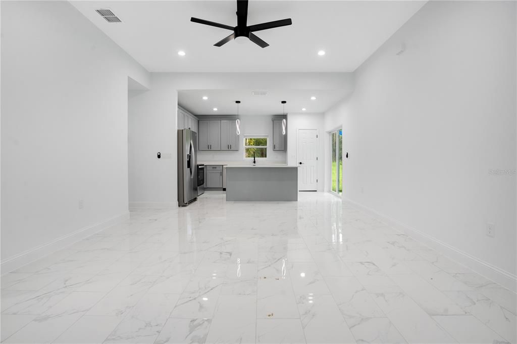 На продажу: $369,999 (3 спален, 2 ванн, 1600 Квадратных фут)