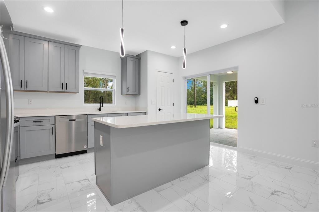На продажу: $369,999 (3 спален, 2 ванн, 1600 Квадратных фут)