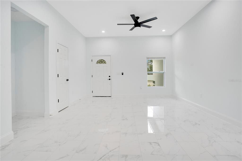 На продажу: $369,999 (3 спален, 2 ванн, 1600 Квадратных фут)