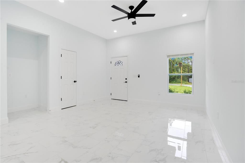 На продажу: $369,999 (3 спален, 2 ванн, 1600 Квадратных фут)