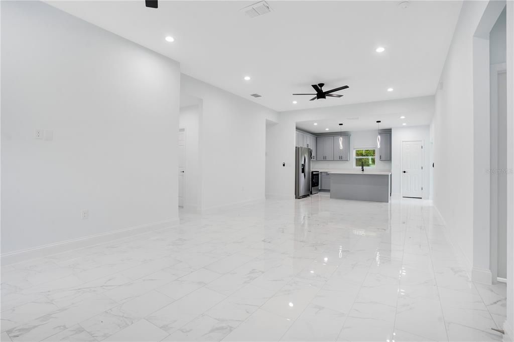 На продажу: $369,999 (3 спален, 2 ванн, 1600 Квадратных фут)