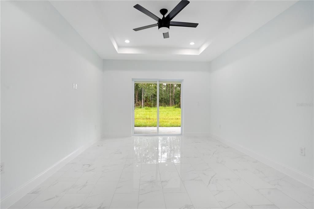 На продажу: $369,999 (3 спален, 2 ванн, 1600 Квадратных фут)