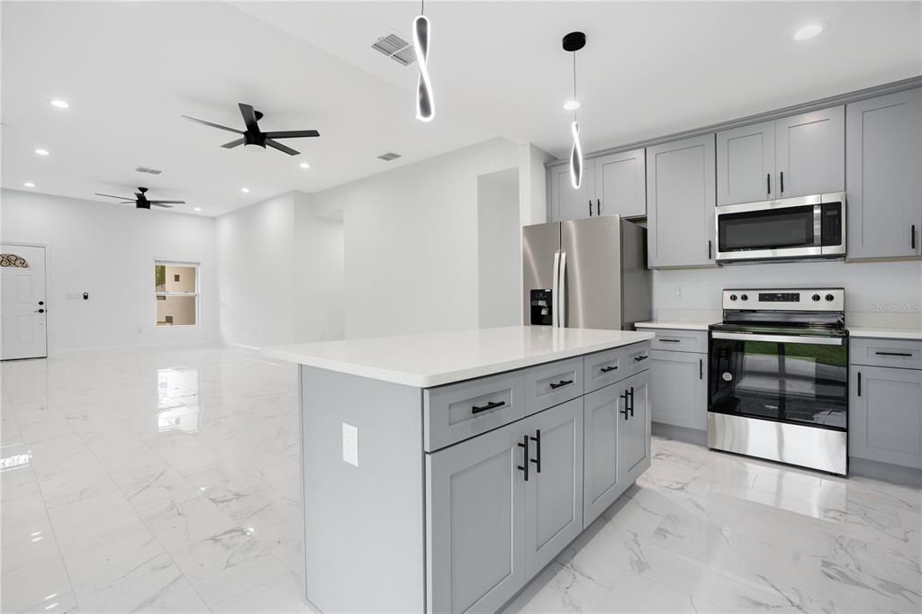 На продажу: $369,999 (3 спален, 2 ванн, 1600 Квадратных фут)