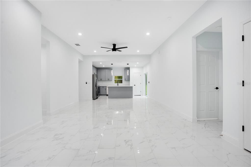 На продажу: $369,999 (3 спален, 2 ванн, 1600 Квадратных фут)