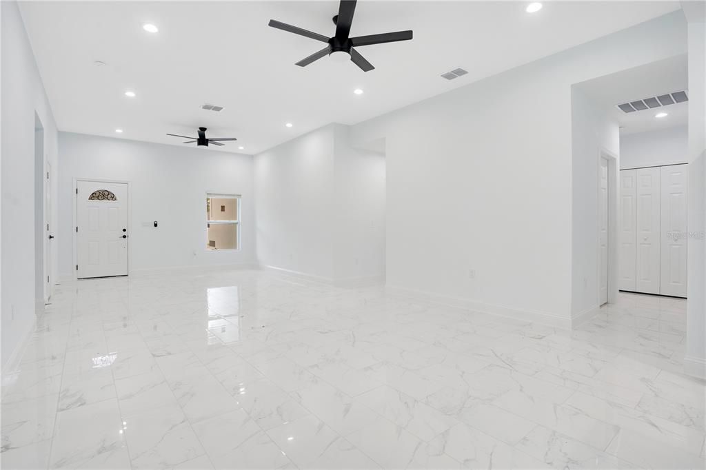 На продажу: $369,999 (3 спален, 2 ванн, 1600 Квадратных фут)