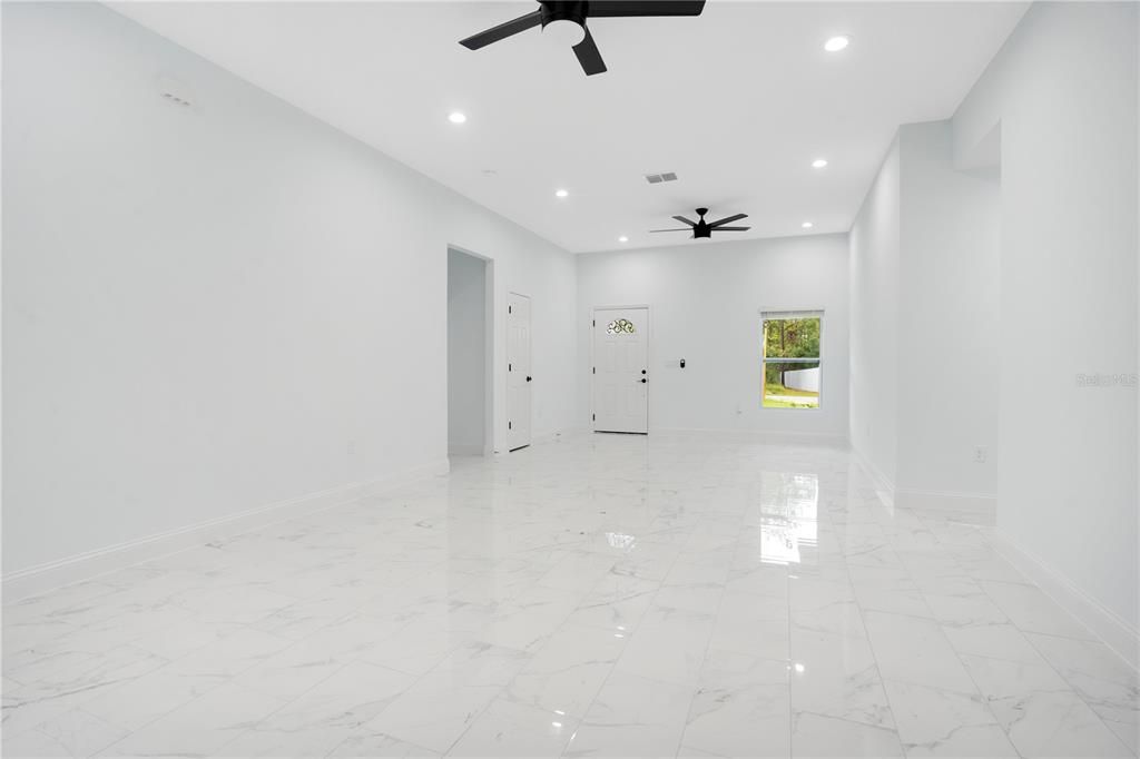 На продажу: $369,999 (3 спален, 2 ванн, 1600 Квадратных фут)