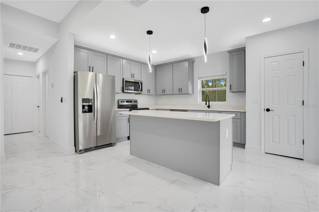 На продажу: $369,999 (3 спален, 2 ванн, 1600 Квадратных фут)
