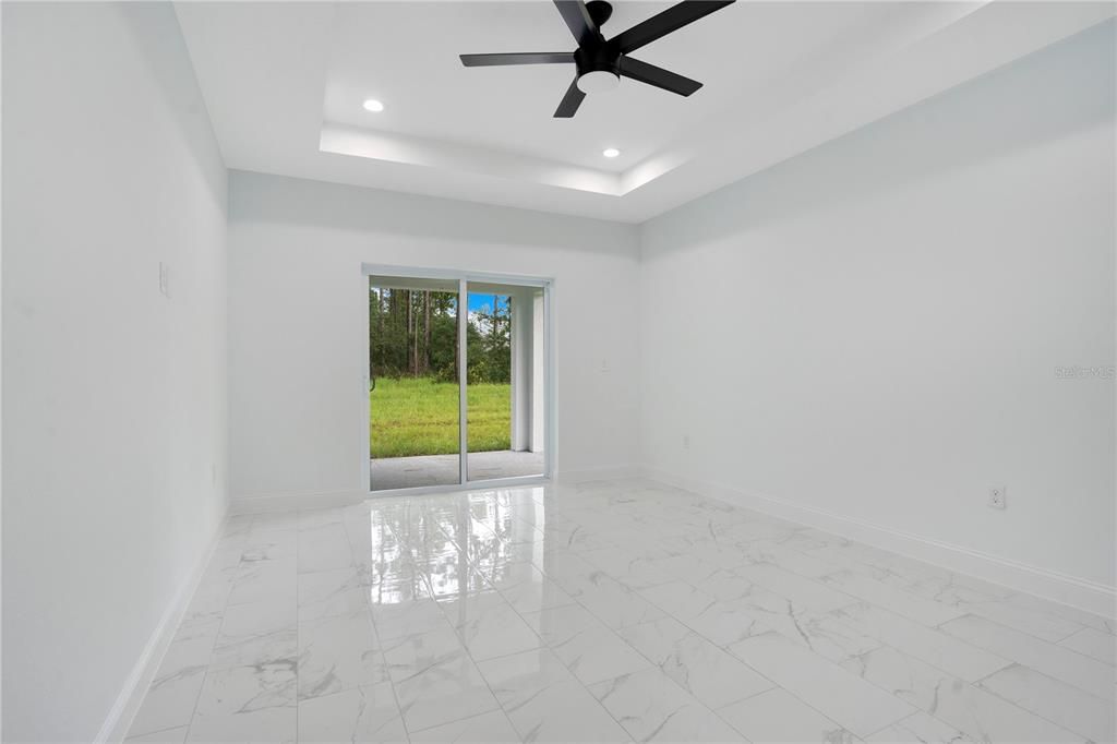 На продажу: $369,999 (3 спален, 2 ванн, 1600 Квадратных фут)