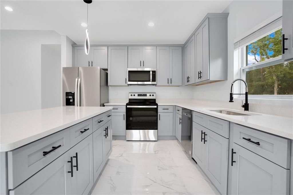 На продажу: $369,999 (3 спален, 2 ванн, 1600 Квадратных фут)