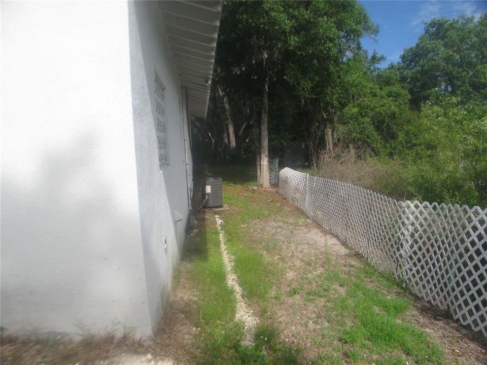 For Rent: $1,600 (2 beds, 1 baths, 780 Square Feet)