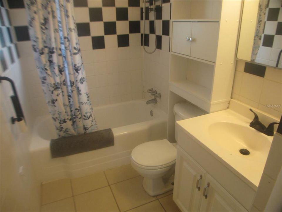 For Rent: $1,600 (2 beds, 1 baths, 780 Square Feet)