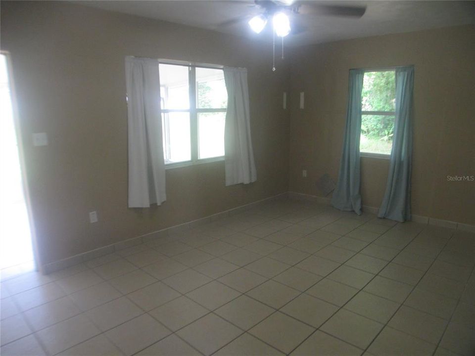 For Rent: $1,600 (2 beds, 1 baths, 780 Square Feet)
