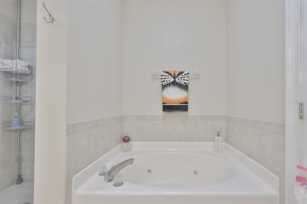 En Venta: $595,000 (3 camas, 2 baños, 2841 Pies cuadrados)