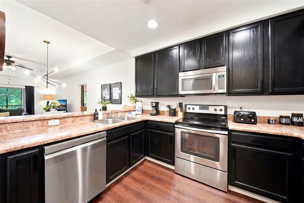 На продажу: $229,900 (3 спален, 2 ванн, 1700 Квадратных фут)