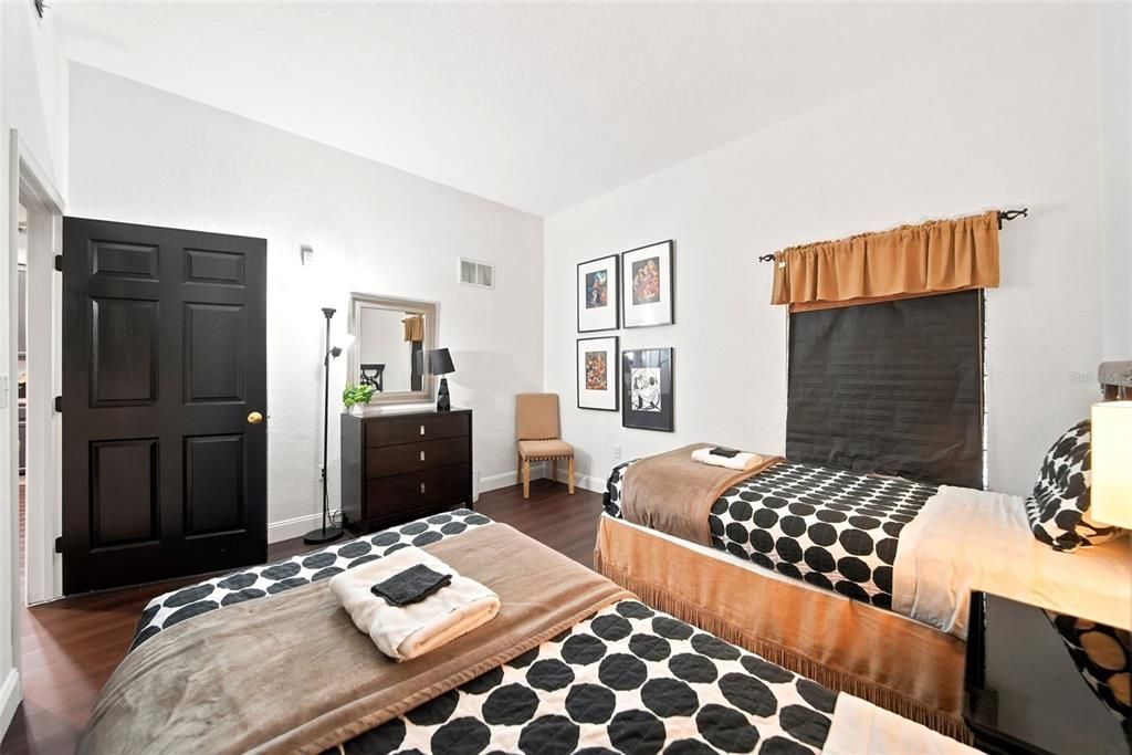 На продажу: $229,900 (3 спален, 2 ванн, 1700 Квадратных фут)