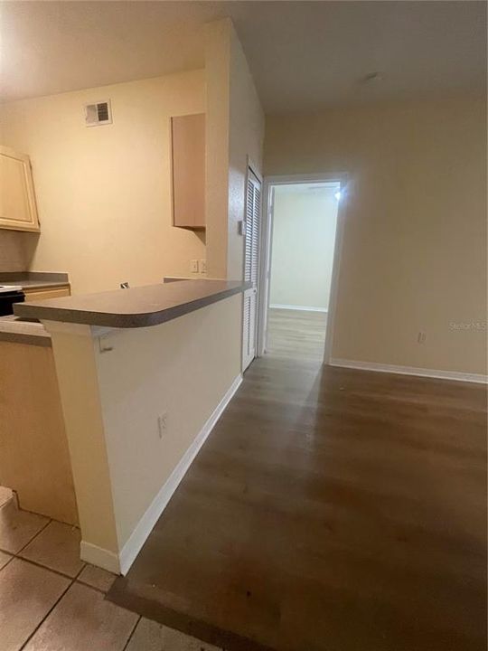 For Rent: $1,250 (1 beds, 1 baths, 636 Square Feet)