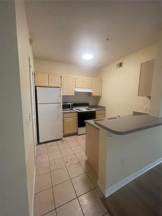 For Rent: $1,250 (1 beds, 1 baths, 636 Square Feet)