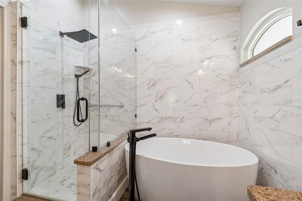 Activo con contrato: $425,000 (3 camas, 2 baños, 1758 Pies cuadrados)