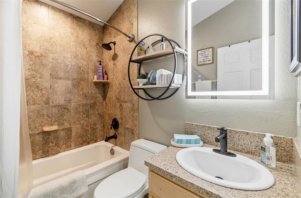 Activo con contrato: $425,000 (3 camas, 2 baños, 1758 Pies cuadrados)