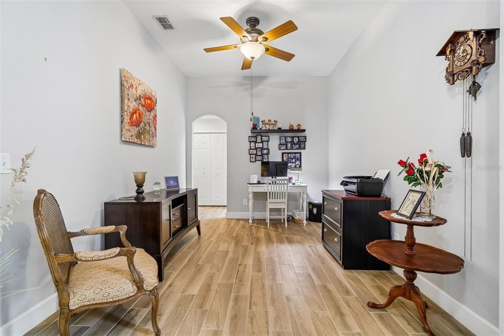 Activo con contrato: $425,000 (3 camas, 2 baños, 1758 Pies cuadrados)