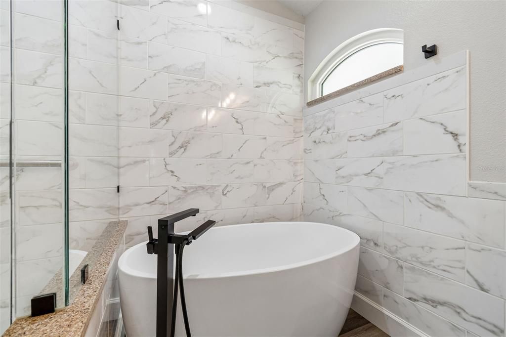 Activo con contrato: $425,000 (3 camas, 2 baños, 1758 Pies cuadrados)