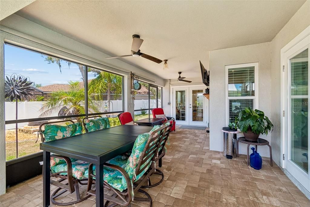Activo con contrato: $425,000 (3 camas, 2 baños, 1758 Pies cuadrados)