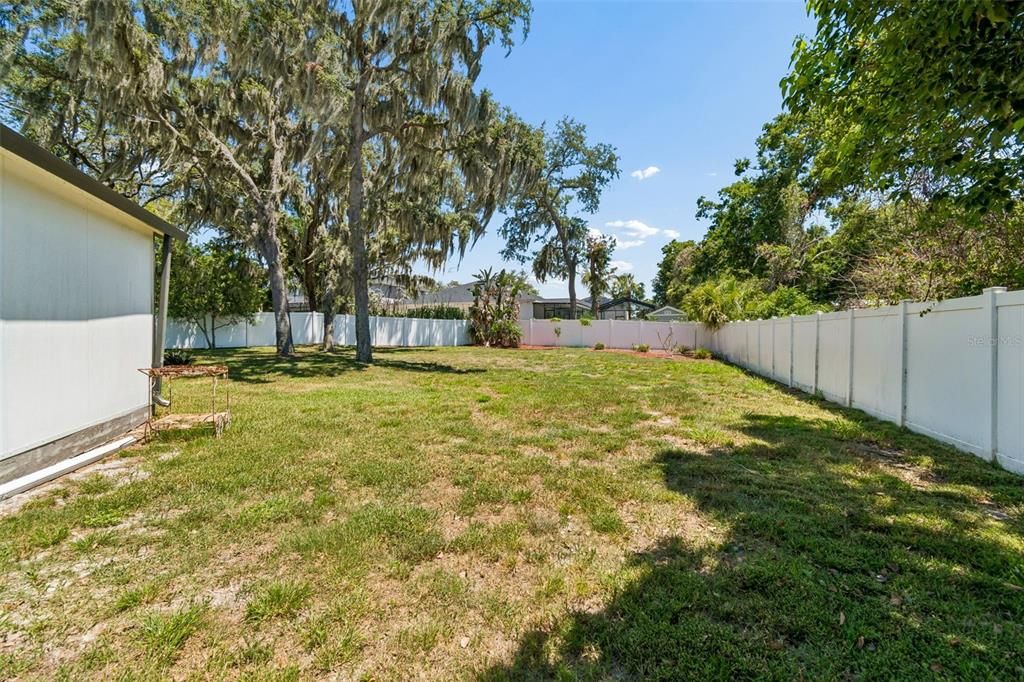 Activo con contrato: $425,000 (3 camas, 2 baños, 1758 Pies cuadrados)