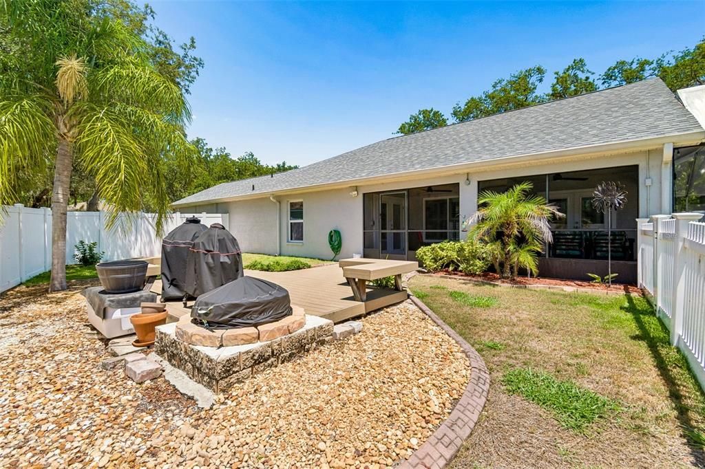 Activo con contrato: $425,000 (3 camas, 2 baños, 1758 Pies cuadrados)