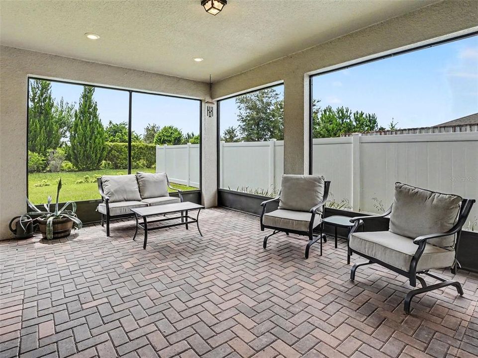 For Sale: $540,000 (2 beds, 2 baths, 1919 Square Feet)
