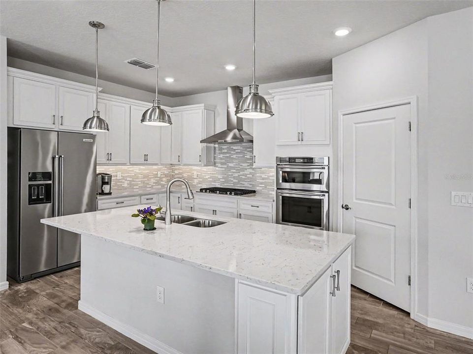 For Sale: $540,000 (2 beds, 2 baths, 1919 Square Feet)