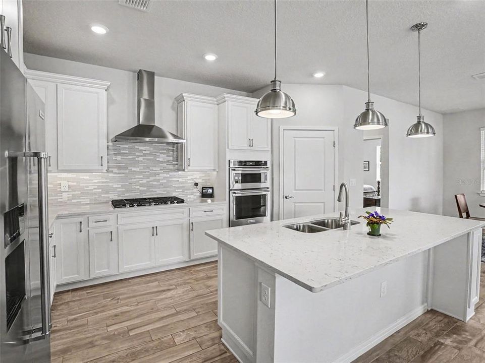 For Sale: $540,000 (2 beds, 2 baths, 1919 Square Feet)