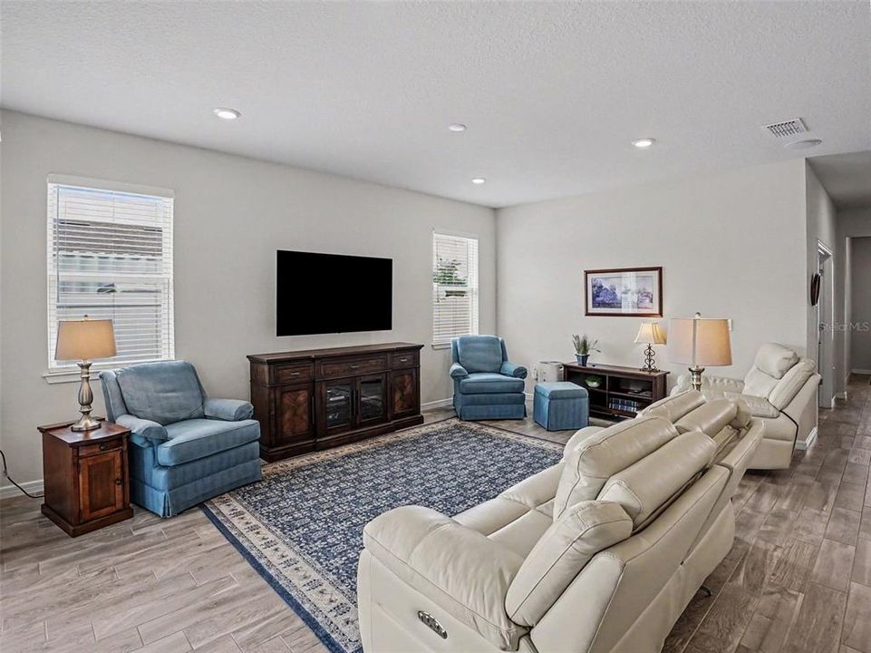 For Sale: $540,000 (2 beds, 2 baths, 1919 Square Feet)