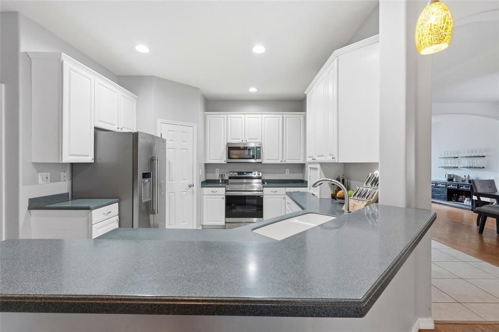 En Venta: $675,000 (5 camas, 3 baños, 2688 Pies cuadrados)