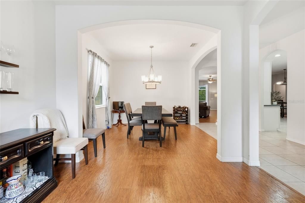 En Venta: $675,000 (5 camas, 3 baños, 2688 Pies cuadrados)