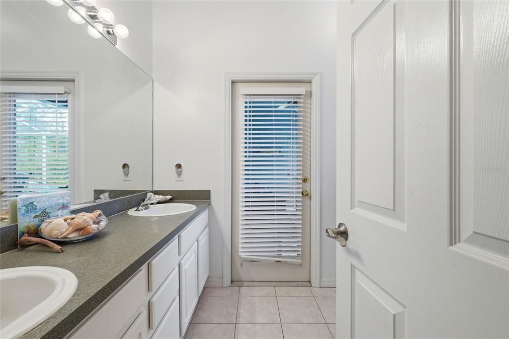 En Venta: $675,000 (5 camas, 3 baños, 2688 Pies cuadrados)