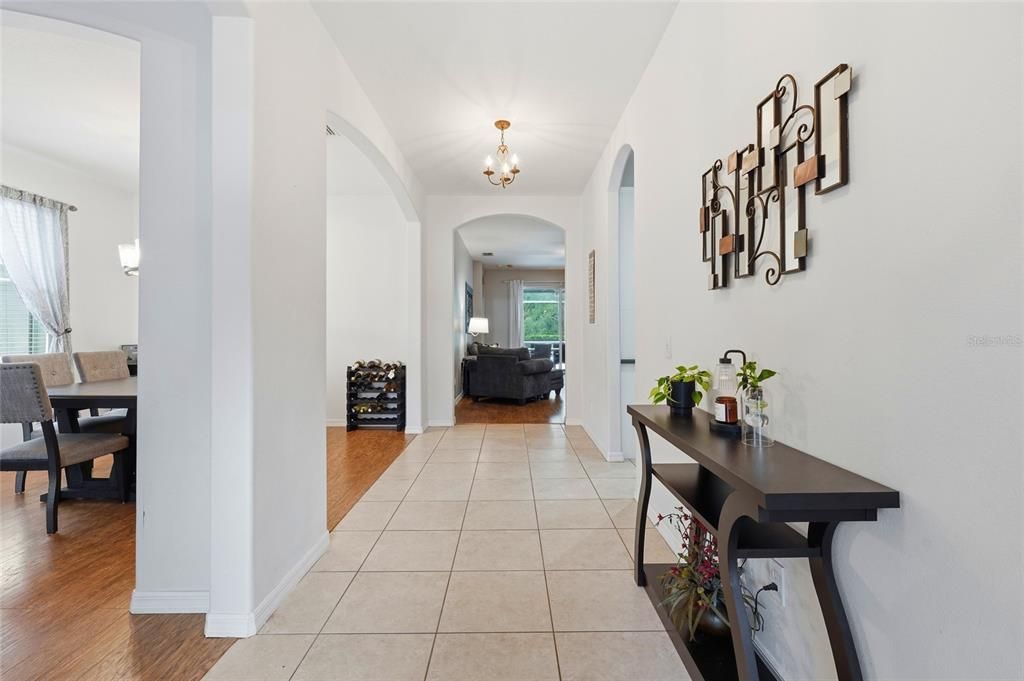 En Venta: $675,000 (5 camas, 3 baños, 2688 Pies cuadrados)
