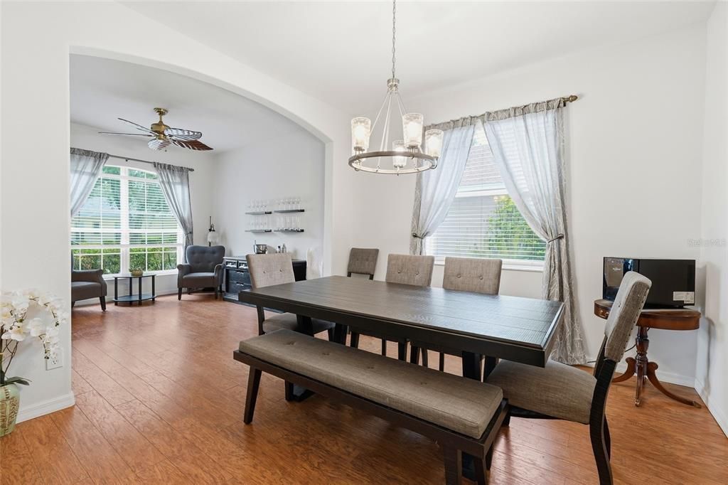 En Venta: $675,000 (5 camas, 3 baños, 2688 Pies cuadrados)
