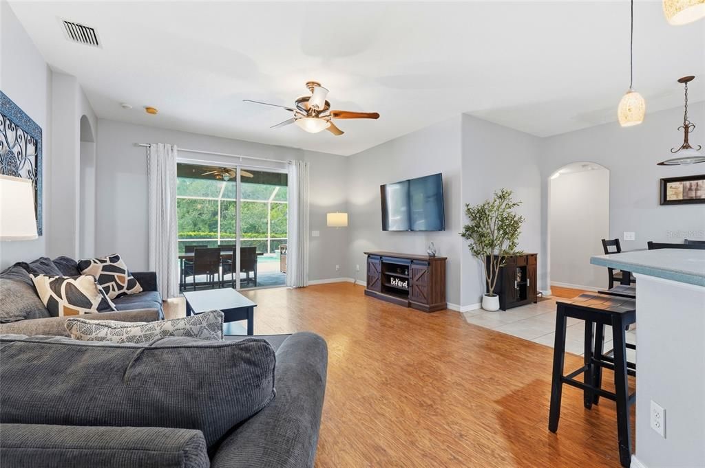 En Venta: $675,000 (5 camas, 3 baños, 2688 Pies cuadrados)