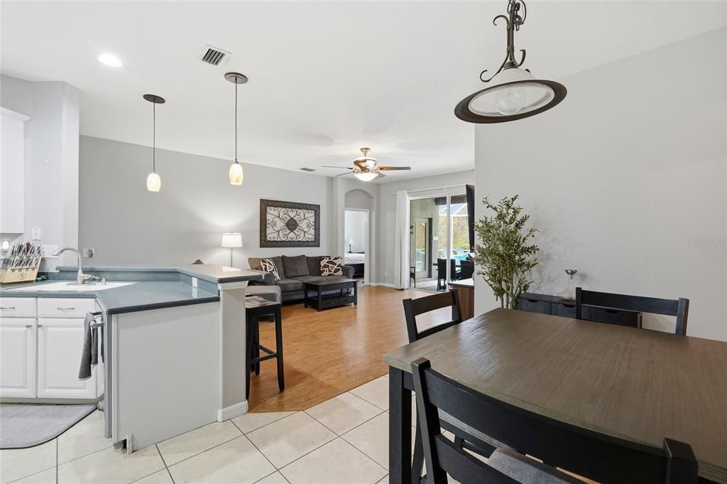 En Venta: $675,000 (5 camas, 3 baños, 2688 Pies cuadrados)
