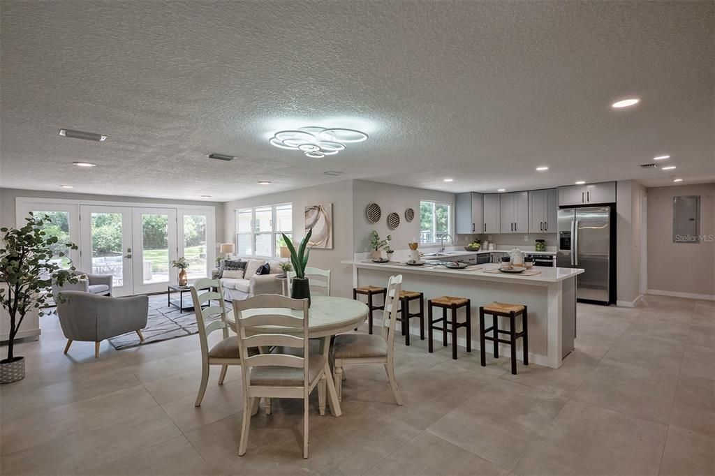 Activo con contrato: $775,000 (3 camas, 3 baños, 3379 Pies cuadrados)
