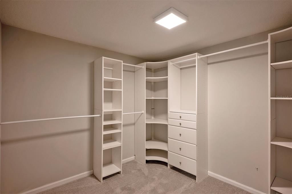 Activo con contrato: $775,000 (3 camas, 3 baños, 3379 Pies cuadrados)