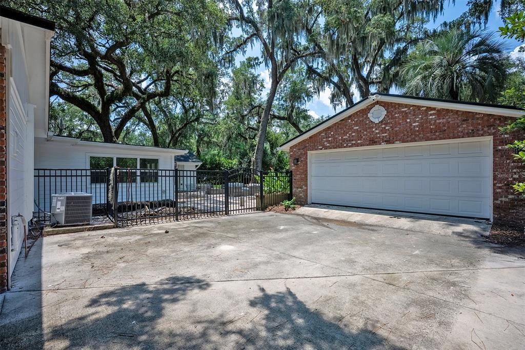Activo con contrato: $775,000 (3 camas, 3 baños, 3379 Pies cuadrados)