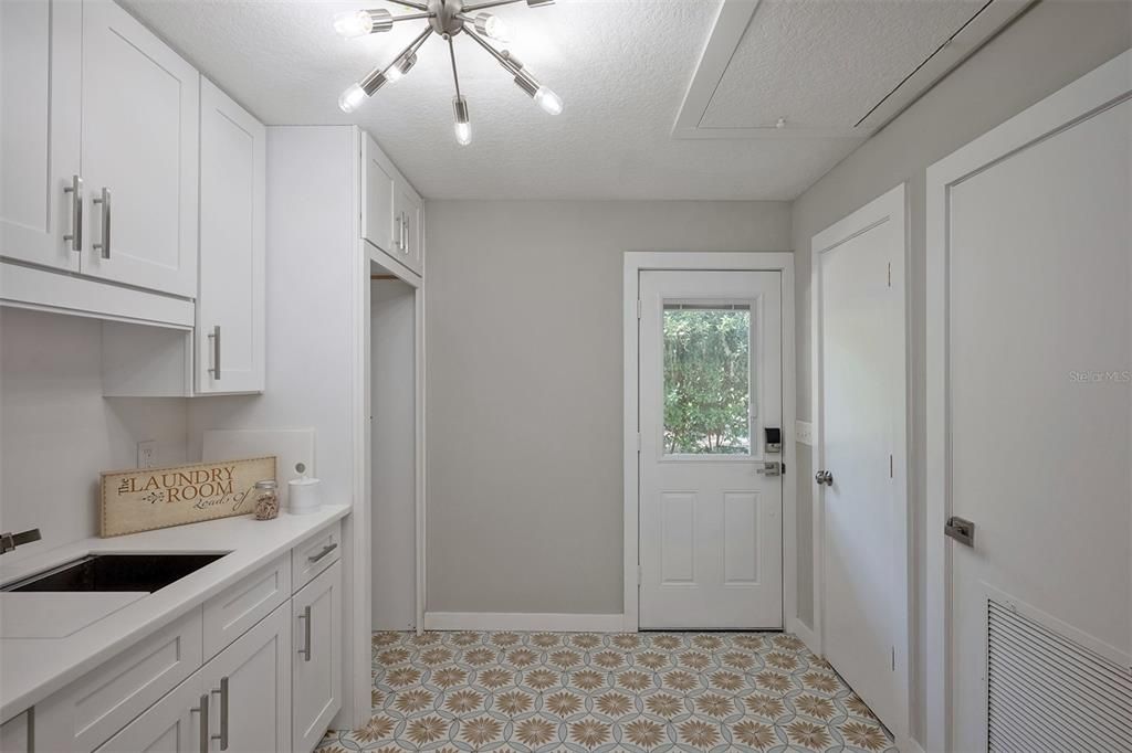 Activo con contrato: $775,000 (3 camas, 3 baños, 3379 Pies cuadrados)