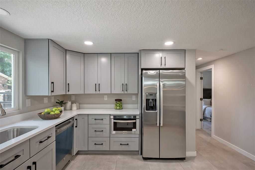 Activo con contrato: $775,000 (3 camas, 3 baños, 3379 Pies cuadrados)