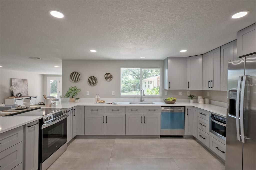 Activo con contrato: $775,000 (3 camas, 3 baños, 3379 Pies cuadrados)